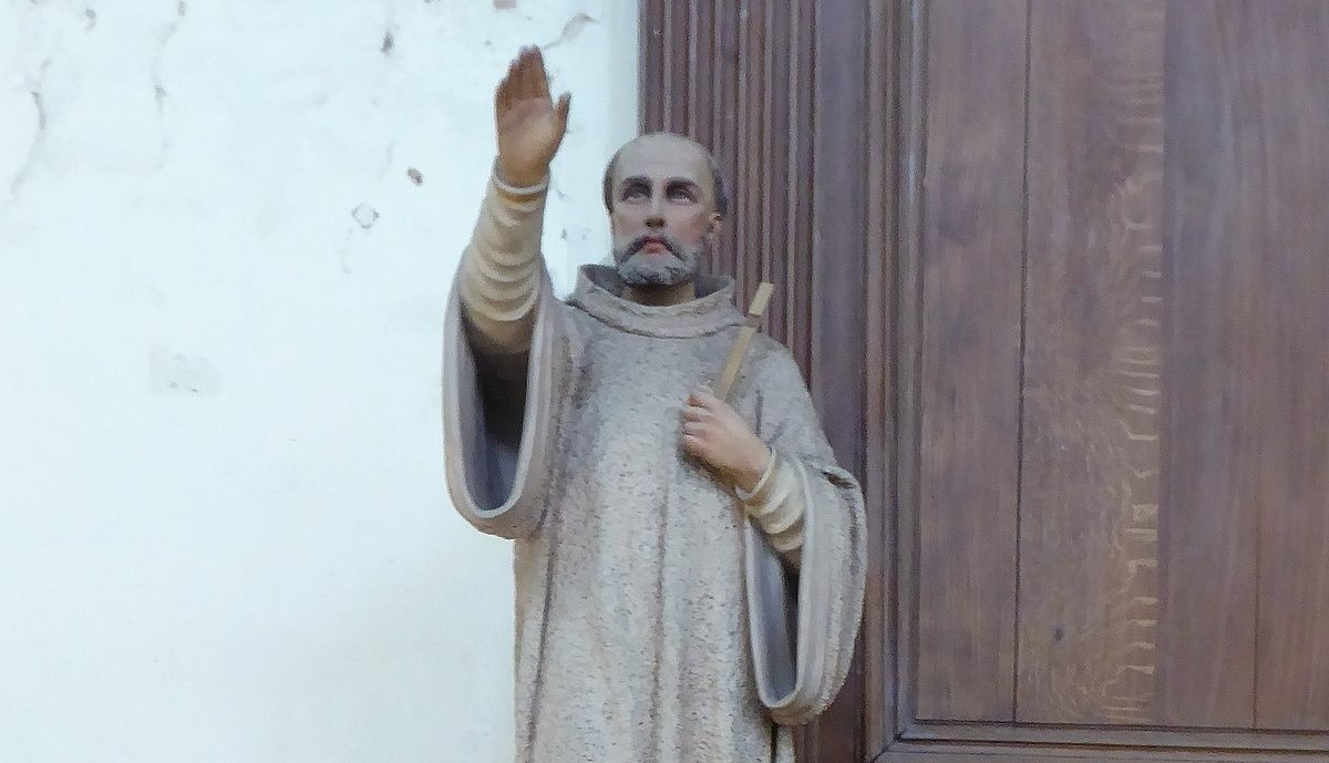 Статуя Св. Адьютора в храме французского города Тирон-Гарде