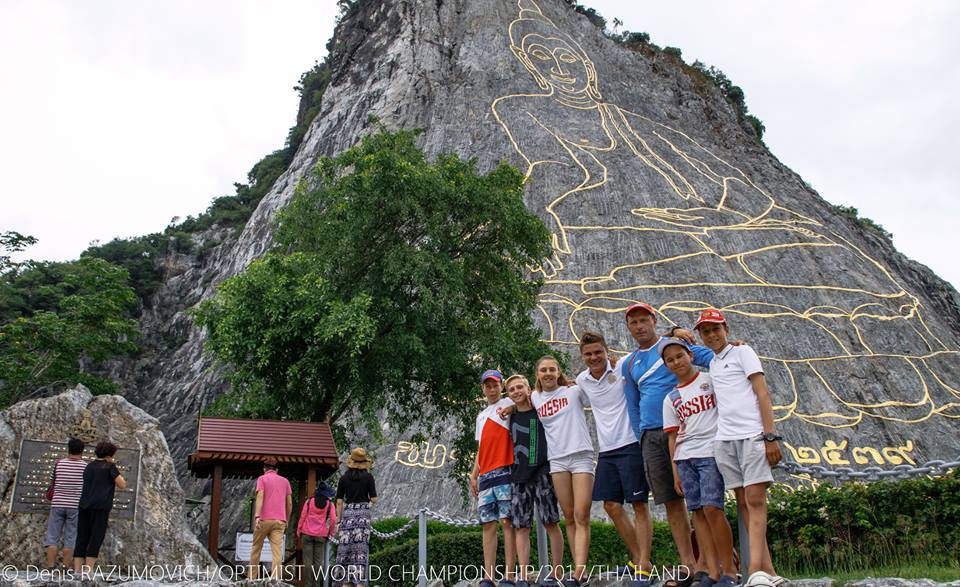 Глазами «оптимистов»