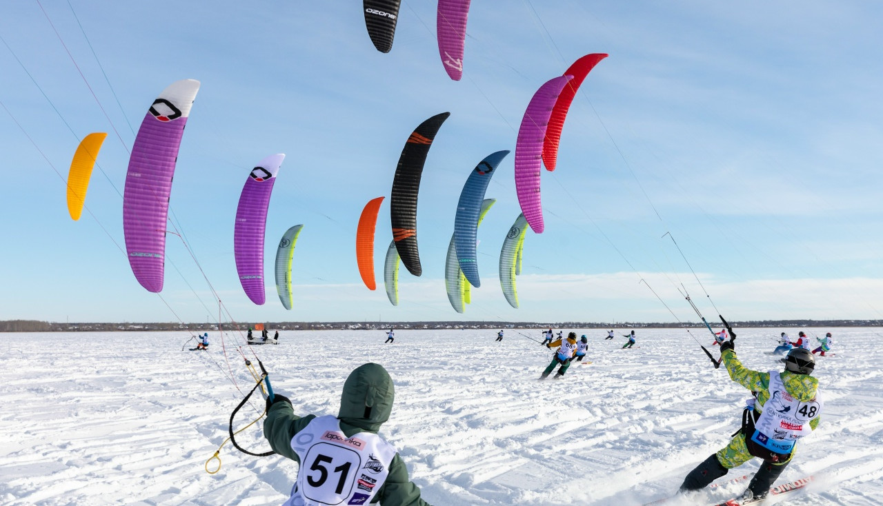 По снегу со змеями