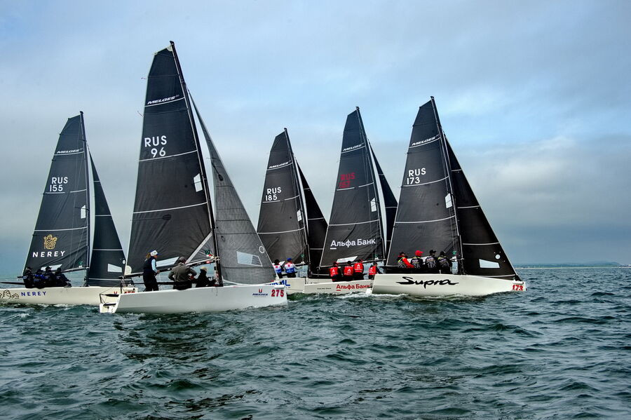 Под парусами сквозь… траву