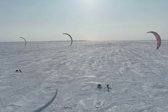 На кайтах из Певека в Лаврентия