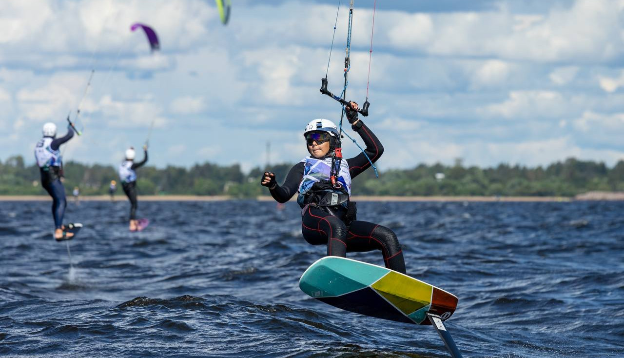 На крыле со змеем