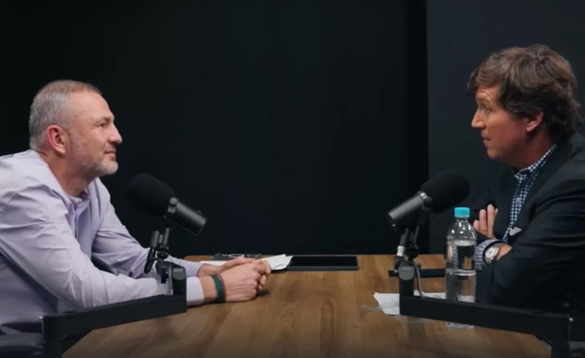 Яхта «А», Андрей Мельниченко и Такер Карлсон