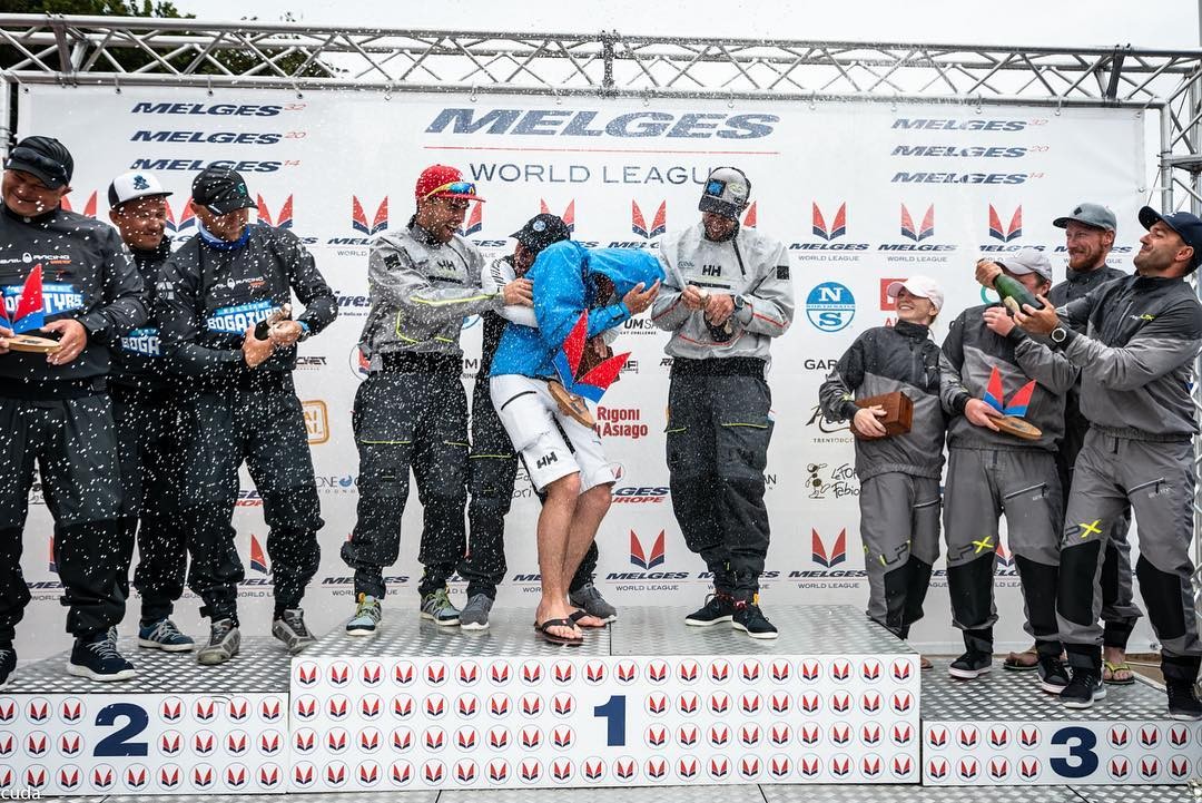 На пьедестале «Богатыри» и «Пирогово»