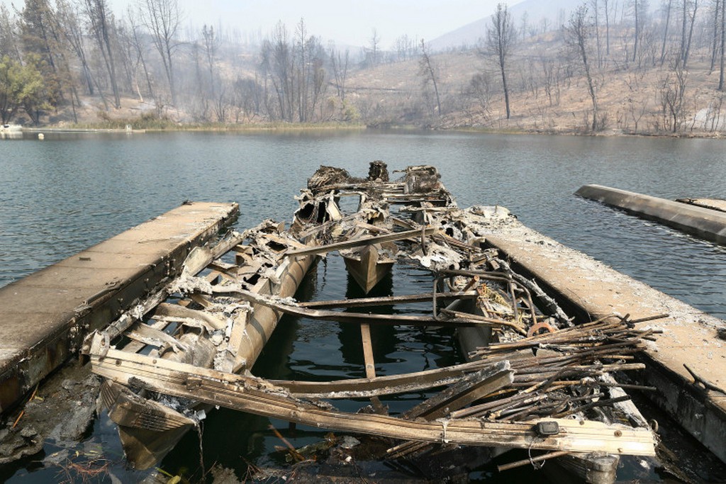 Пожар уничтожил марину