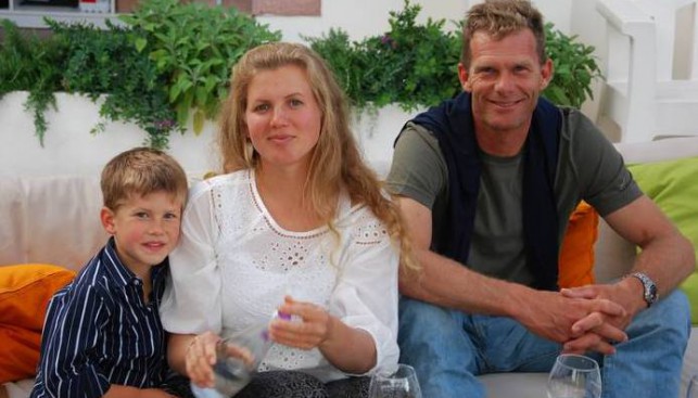 Гинтаре и Рорберт Шайдт с одним из двух своих сыновей