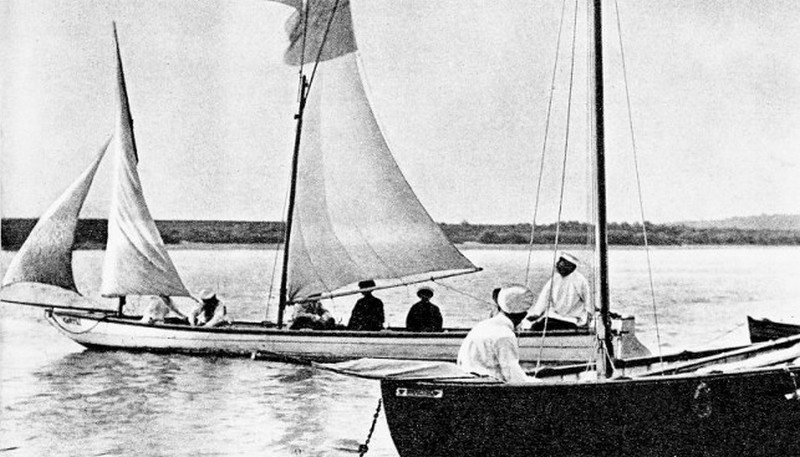 Лодка "Оять" под парусом. На руле - Василий Поленов.