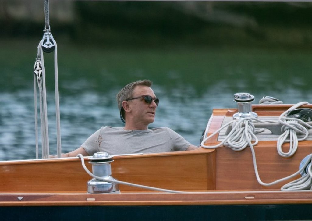 Начинается с яхты