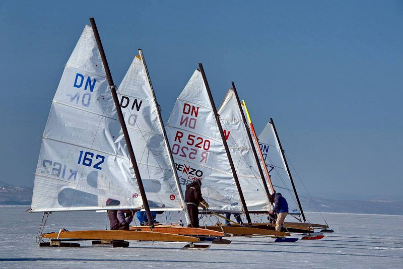 На льду Амурского залива