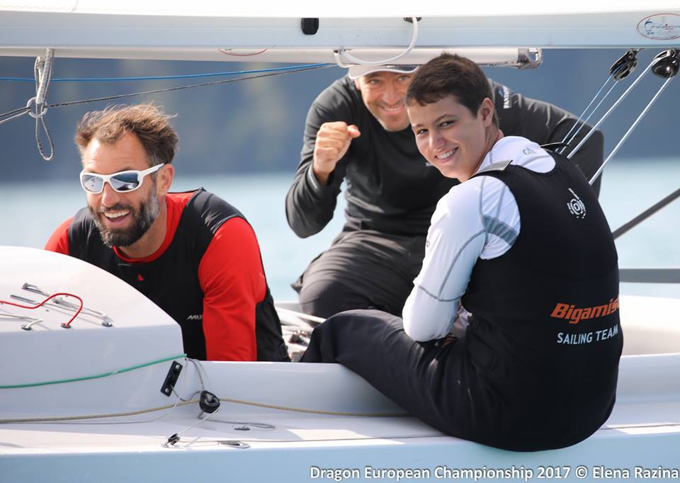 Педро Андраде. Затем трое наших