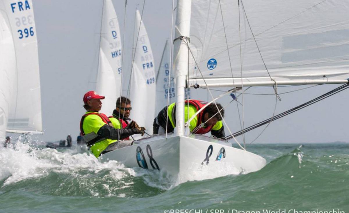 Самохин по-прежнему первый