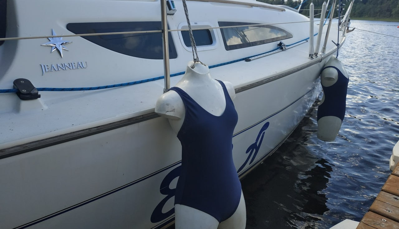 Кранцы бывают разные, доказательство чему фото Евгении Любимовой (почитаемый и любимый автор классных яхтенных текстов, кстати)