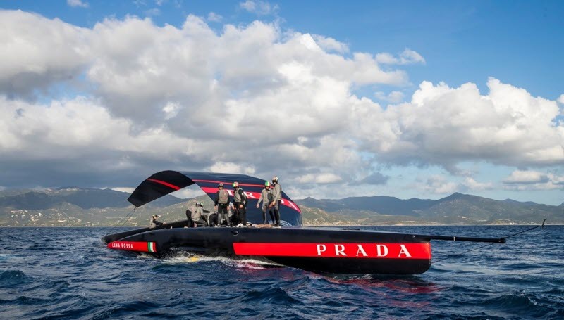 Luna Rossa лишилась мачты