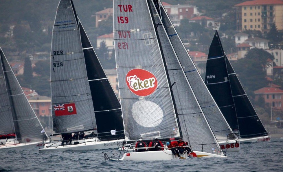 Во втором эшелоне