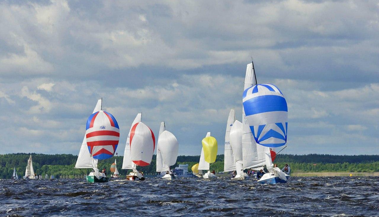 На акватории Псковского озера