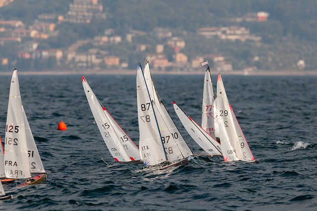 Соревнуются модели