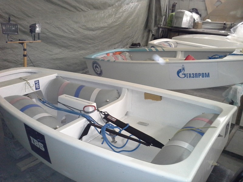 «Артек»  поднимает паруса