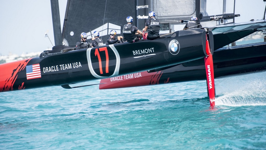Oracle Team USA чуть было не перевернулся!