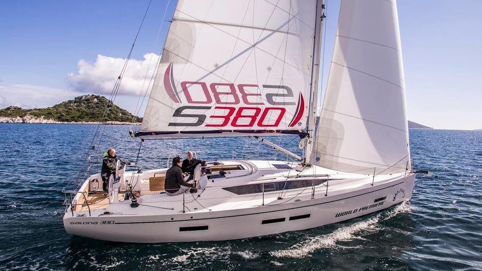 Salona 380 уже на воде