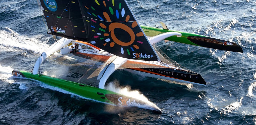 Тома Ковиль продает старый макси-тримаран и строит новый