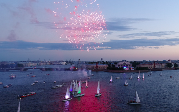 Неву закружил «Вальс парусов»