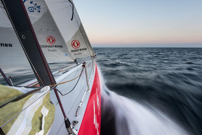 Volvo Ocean Race 2014/15. Третий этап. Штили позади