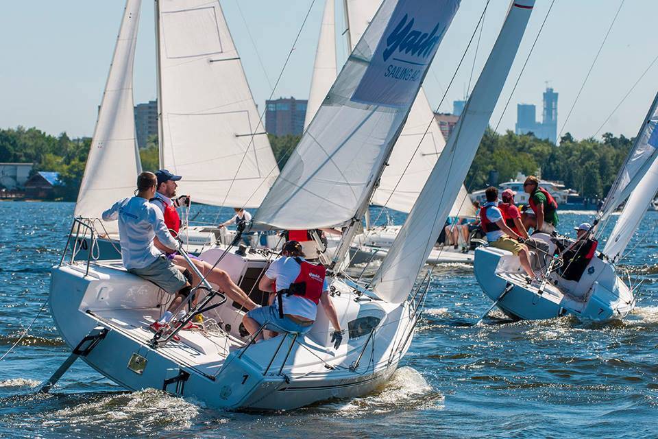 Соревнуются клубы