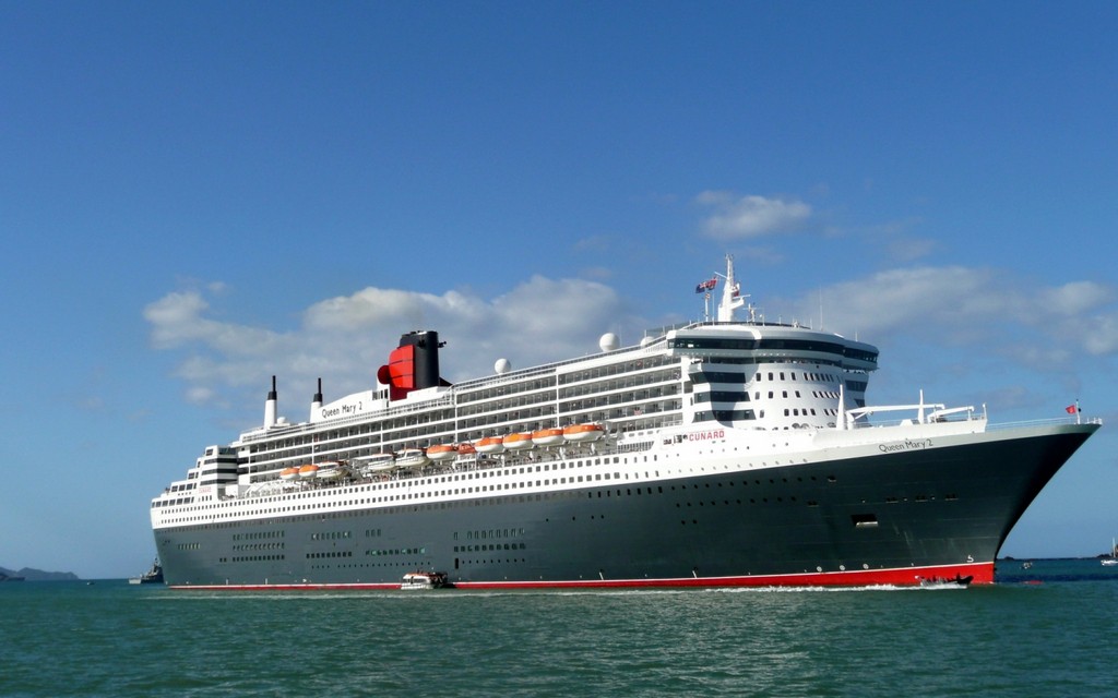 View from the Cunard Queen Mary 2 going to Elbphilharmonie Foto 19