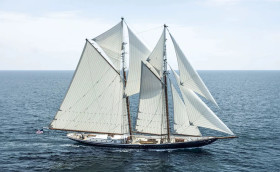 Под парусами – на выставку