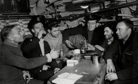 За женщин пить нельзя! А почему за войну можно?