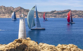 На контрасте…