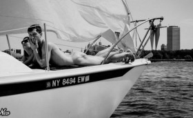 В чем мать родила