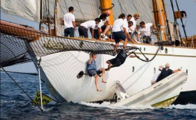 Бедный фотобот!