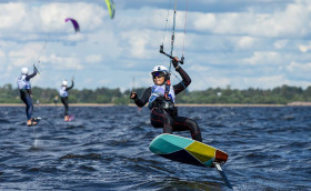 На крыле со змеем