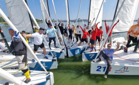 В Ижевске на пруду