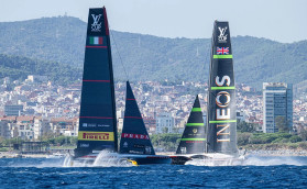 37th America's Cup. По-прежнему бок о бок