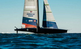 Должны ехать. И точка