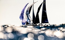 Двое – в тройке, третий недалеко