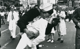 Нет крепче поцелуя, чем поцелуй моряка