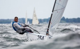 Крутских впереди!