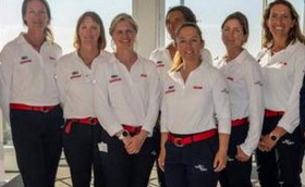 На макси-тримаране только девушки!