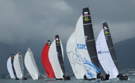 Встречали с полотенцами и бокалами вина