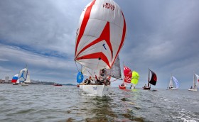 Ровно сто яхтсменов