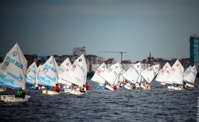 В условиях, близких к идеальным