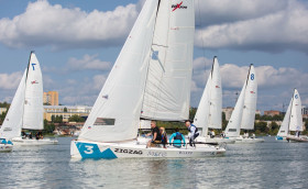 А этот Кубок на пруду…