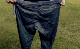 Завяжите штанины узлом - и...