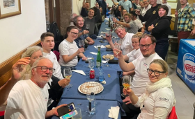 Простились с родными - и подняли паруса