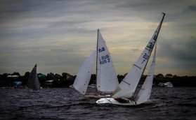 Соревнуются паралимпийцы