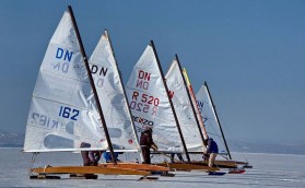 На льду Амурского залива