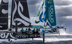 Макси-тримаран против фойлов